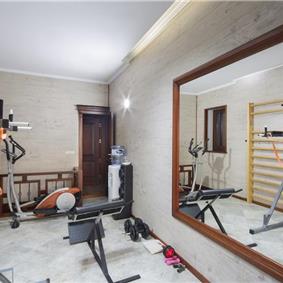 5 bedroom bayside villa with pool near Kotor, sleeps 12